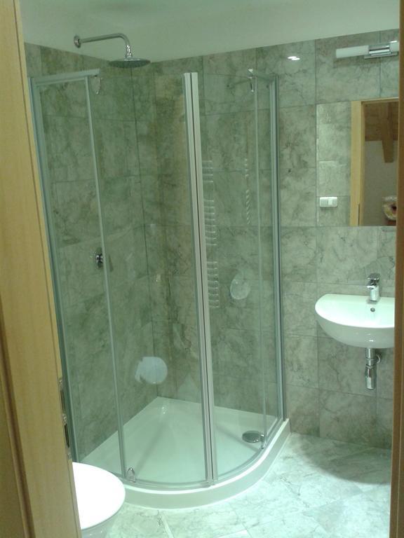 U Jezera Laka Apartment *