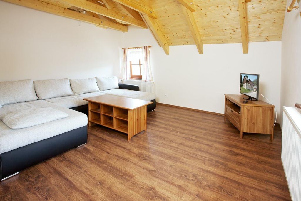 Apartment U Jezera Laka Prasily